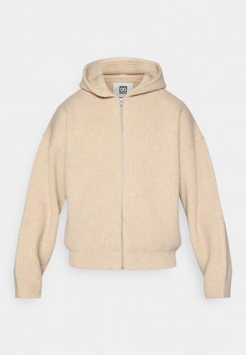 Спортивная кофта