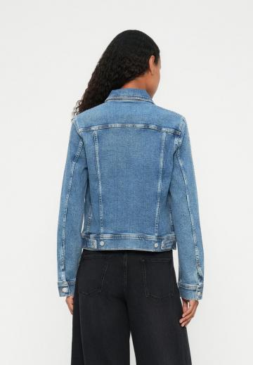 Джинсовая куртка