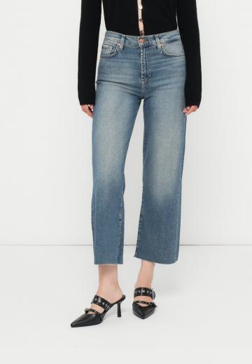 Короткие джинсы