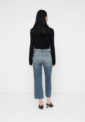 Короткие джинсы