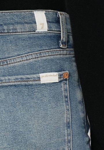 Короткие джинсы