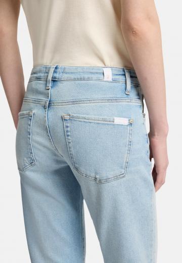 Прямые джинсы