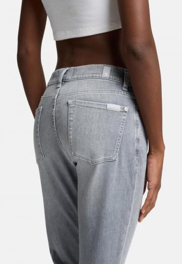 Короткие джинсы