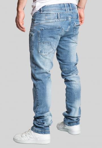 Узкие джинсы