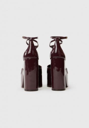 Туфли на высоком каблуке