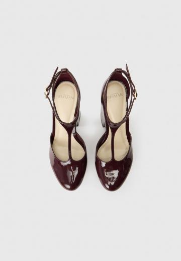 Туфли на высоком каблуке