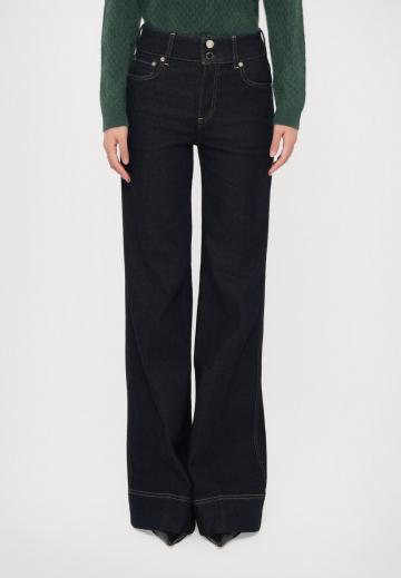 Джинсы бойфренда