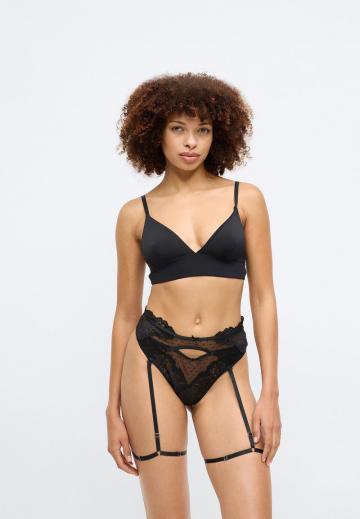 Трусы на бедрах