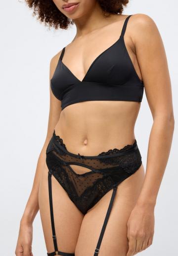 Трусы на бедрах