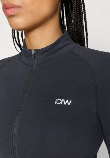 Спортивная куртка