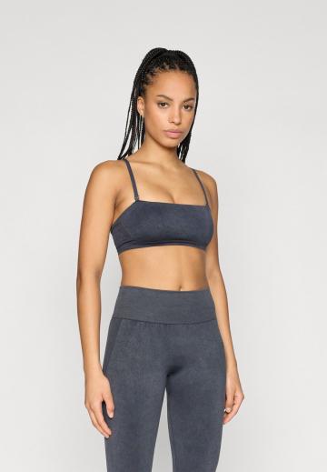 Бюстгальтер без бретелек