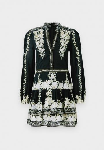 Короткое платье