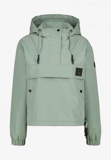 Куртка с накладнымит карманами