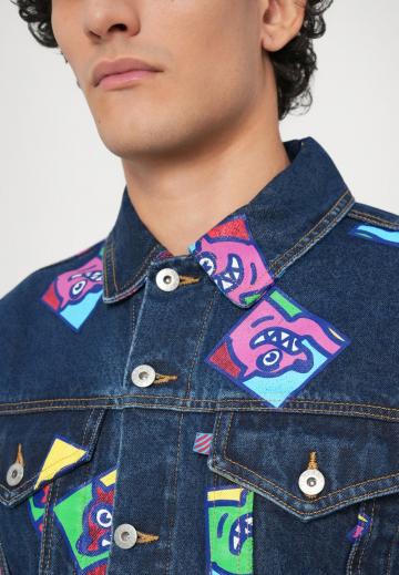Джинсовая куртка