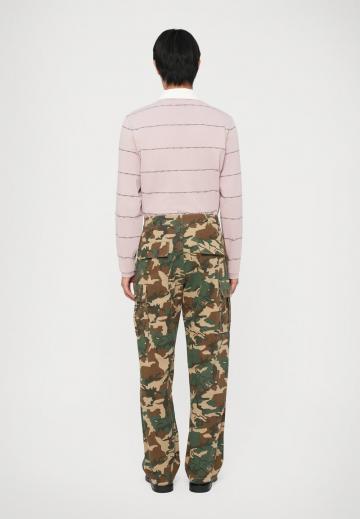 Брюки с накладными карманами