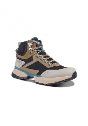 Походные кроссовки