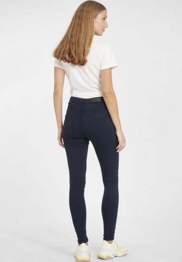 Узкие джинсы