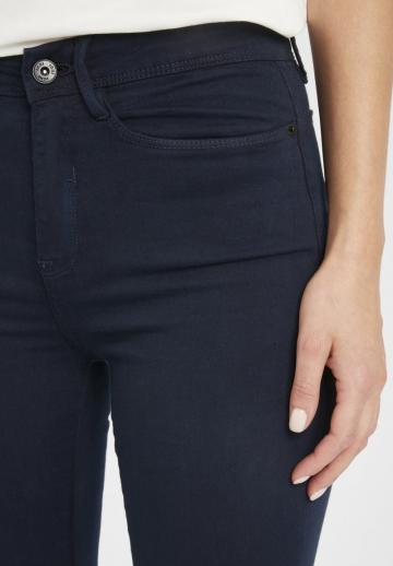 Узкие джинсы