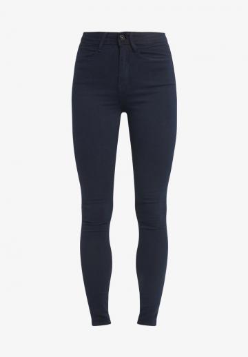 Узкие джинсы