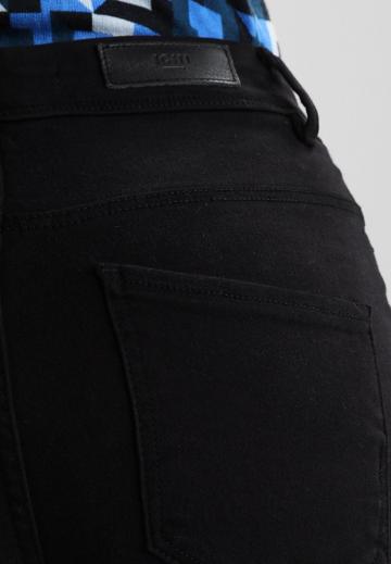 Узкие джинсы