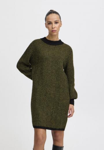 Вязаное платье