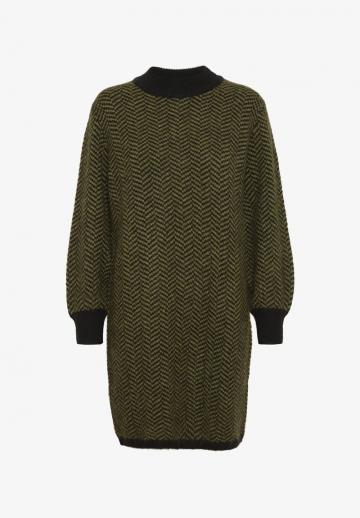 Вязаное платье
