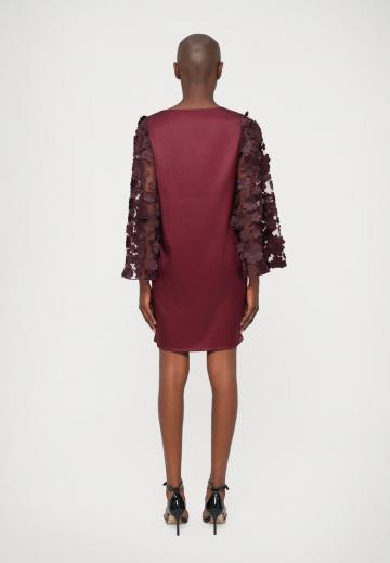 Короткое платье