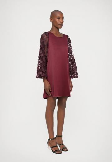 Короткое платье