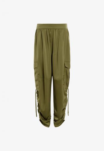 Брюки с накладными карманами