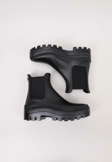 Резиновые сапоги