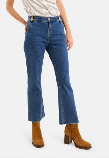 Короткие джинсы