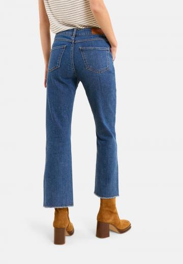 Короткие джинсы