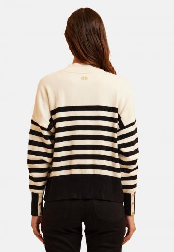 Пуловер в полоску