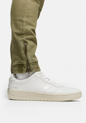 Брюки с накладными карманами