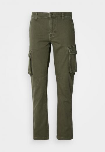 Брюки с накладными карманами