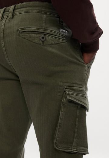 Брюки с накладными карманами