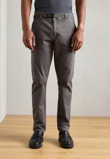 Брюки с накладными карманами