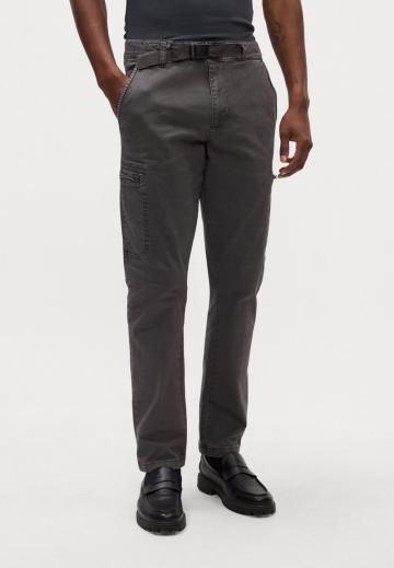 Брюки с накладными карманами