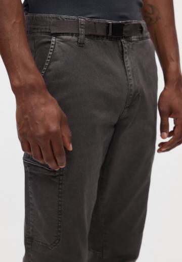 Брюки с накладными карманами