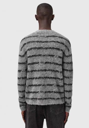 Пуловер в полоску