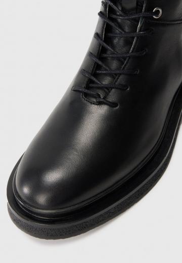 Ботинки на шнуровке