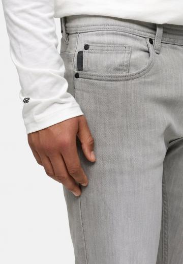 Узкие джинсы