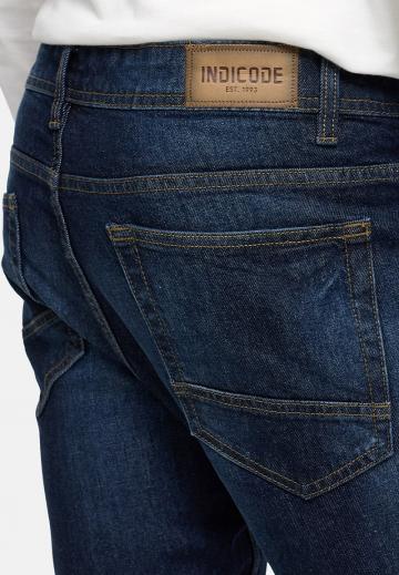 Узкие джинсы