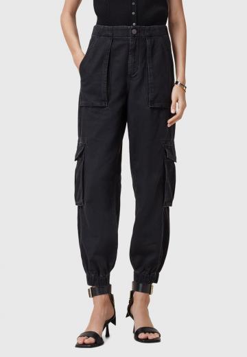 Брюки с накладными карманами