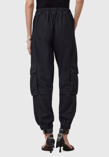 Брюки с накладными карманами