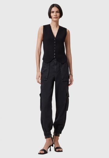 Брюки с накладными карманами