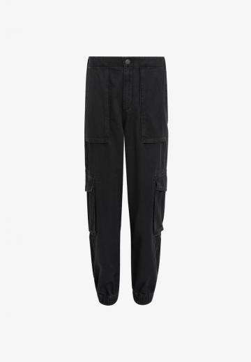 Брюки с накладными карманами