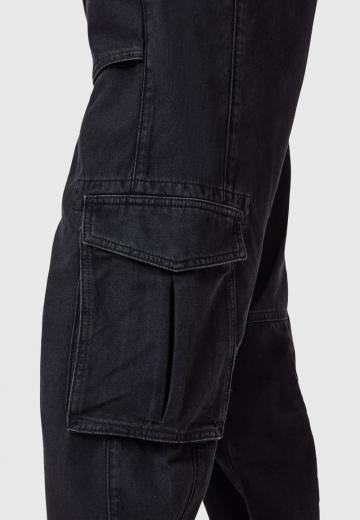 Брюки с накладными карманами