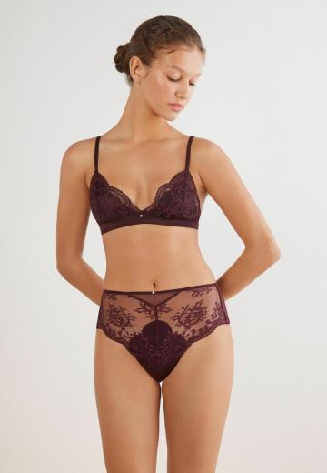 Трусы на бедрах