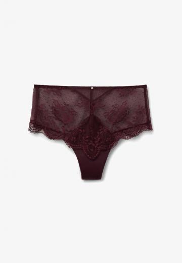 Трусы на бедрах